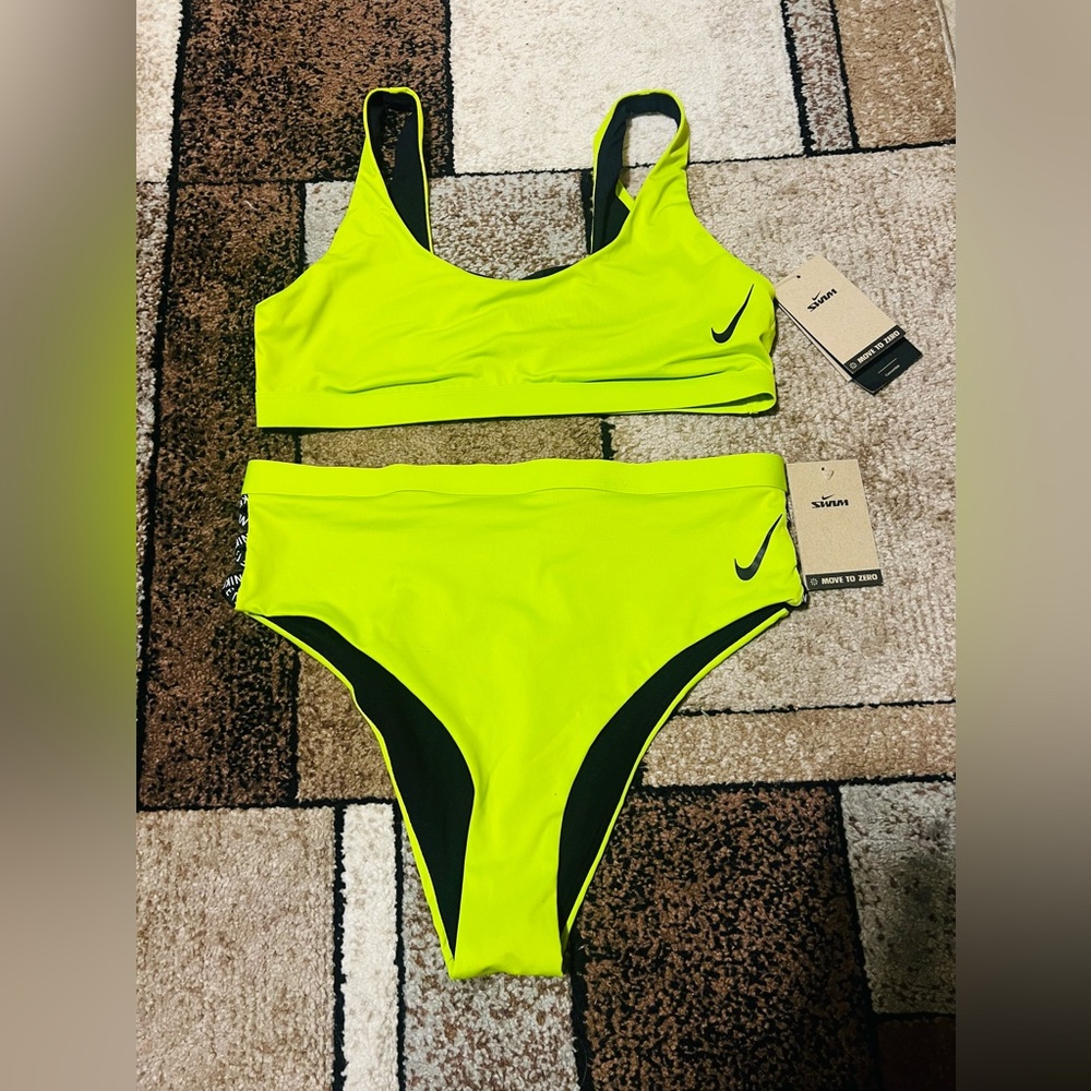 Nike Women’s Sneakerkini 2-Piece Set | NWT | Women’s Size L | Atomic Green